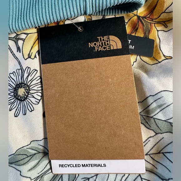 NWTs size medium The North Face workout tank - Picture 4 of 7